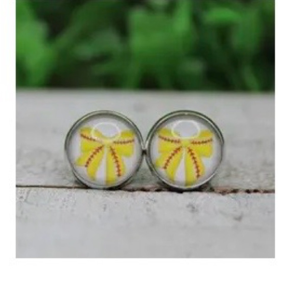 Set of softball 🥎 earrings and keychain